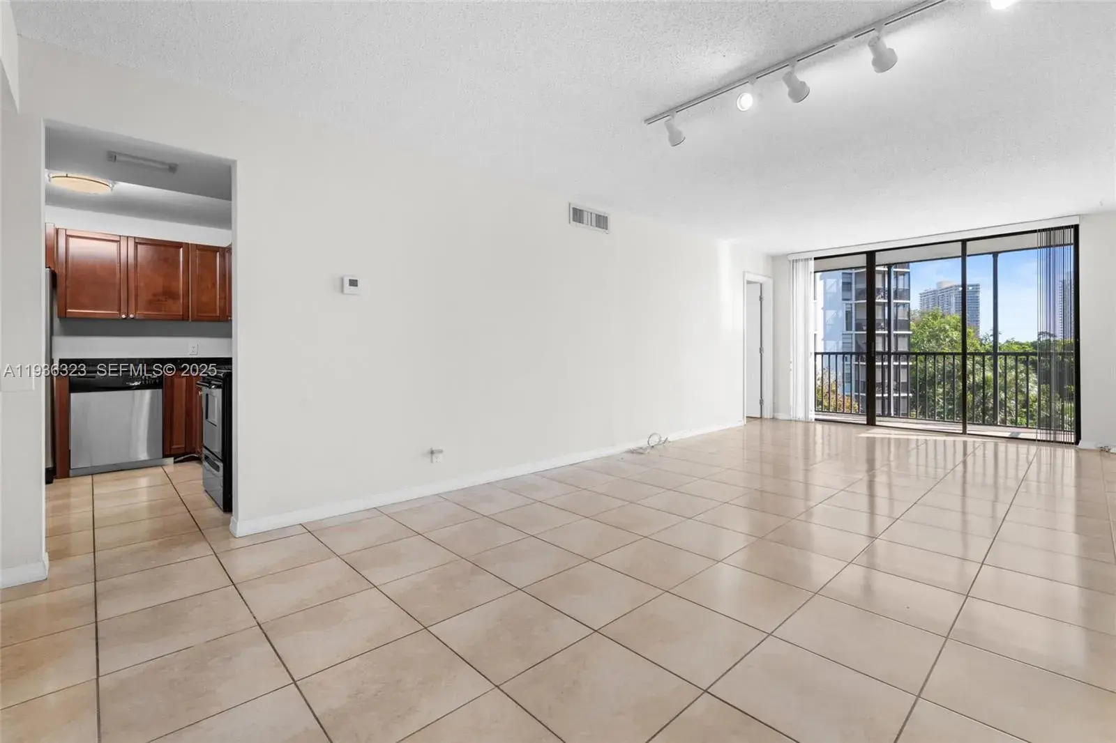 3401 N Country Club Dr # 519, Aventura FL 33180