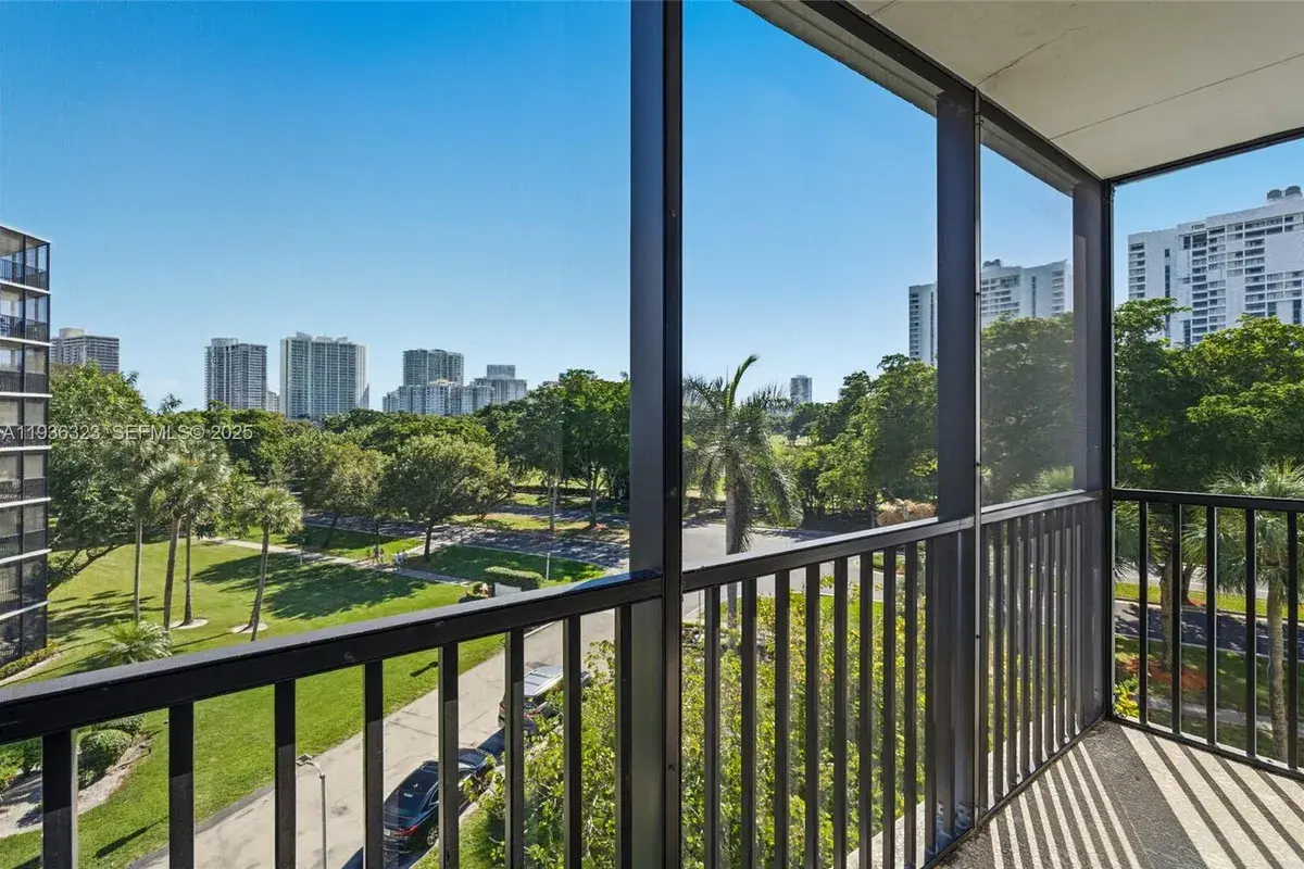 3401 N Country Club Dr # 519, Aventura FL 33180