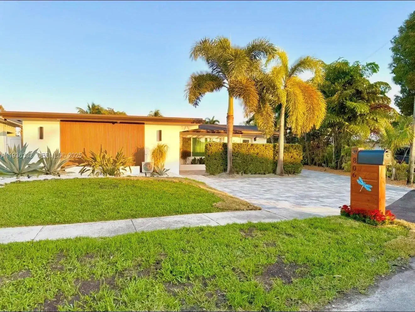 806 Argonaut Is, Dania Beach FL 33004 photo 2