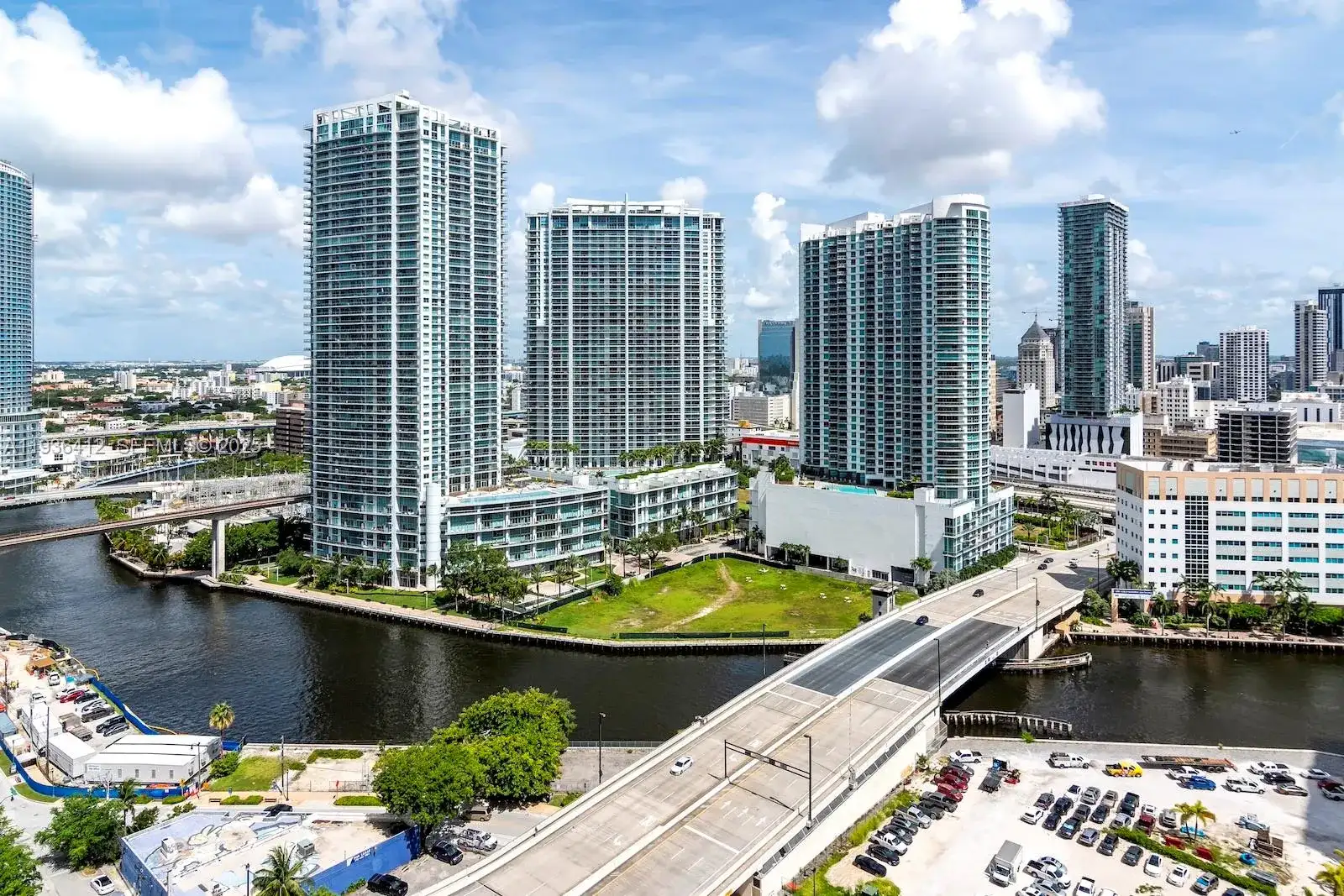 68 SE 6th St # 2010, Miami FL 33131 photo 3