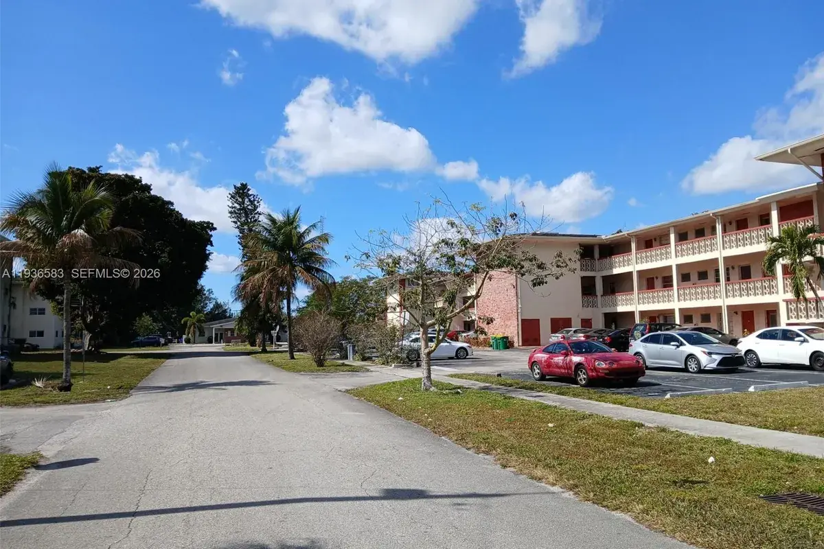 4751 NW 10th Ct # 310, Plantation FL 33313
