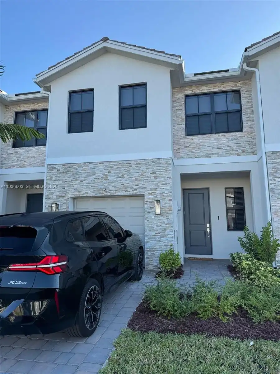 141 NE 13th Ter, Homestead FL 33033