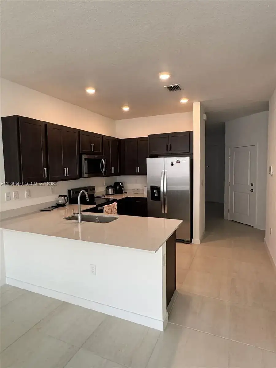 141 NE 13th Ter, Homestead FL 33033 photo 2