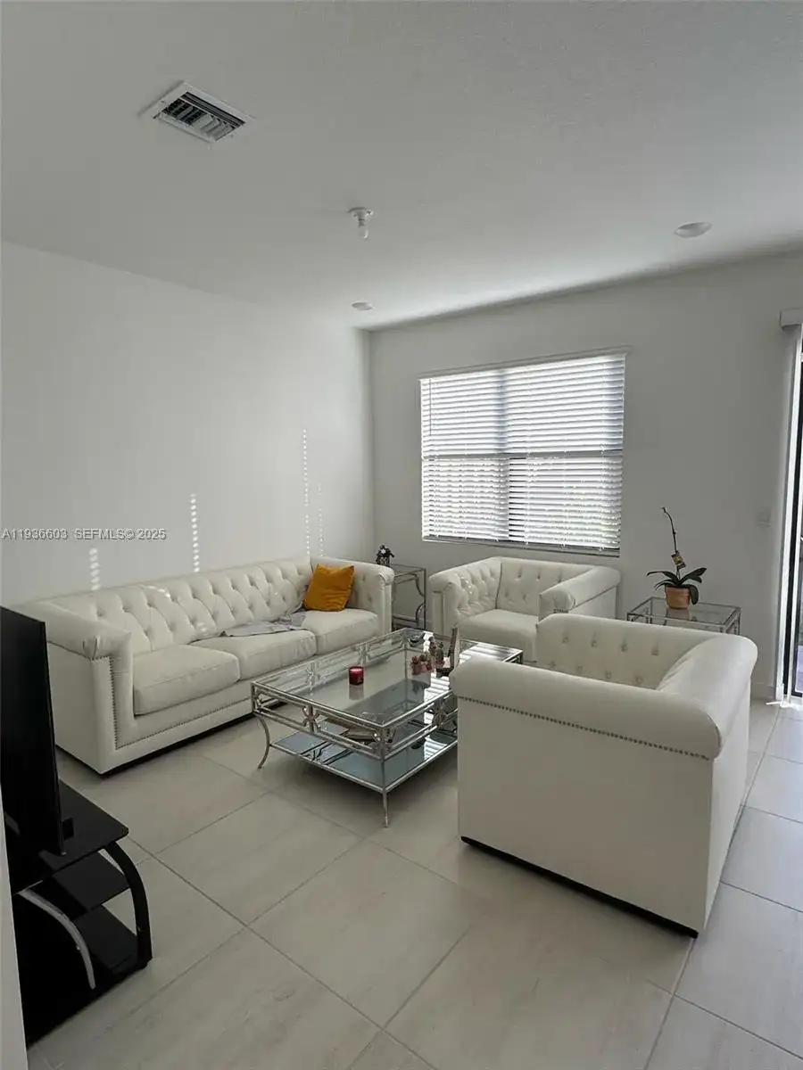 141 NE 13th Ter, Homestead FL 33033 photo 4