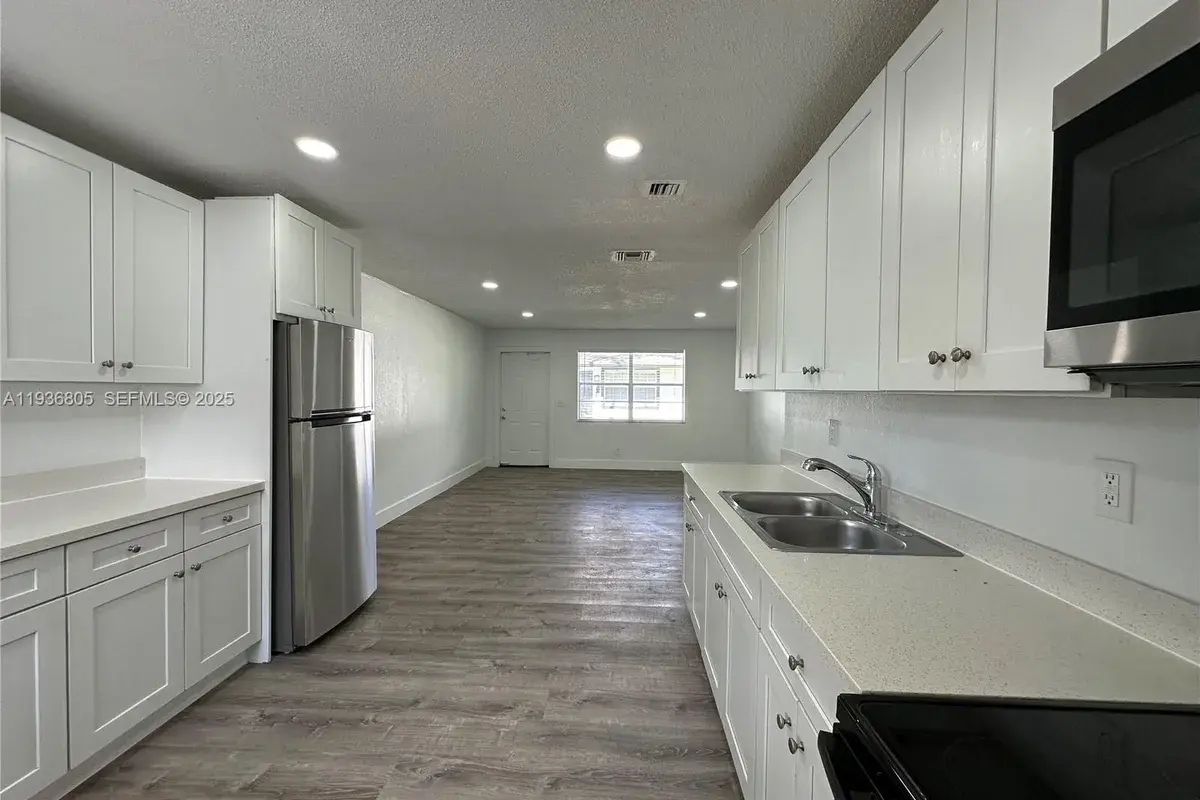 116 NW 2nd Ave # B, Hallandale Beach FL 33009