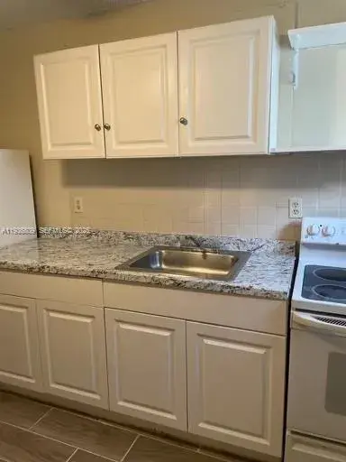 2930 NW 8th St # 2, Fort Lauderdale FL 33311