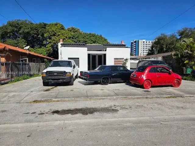 1829 NW 5th St, Miami FL 33125 photo 2