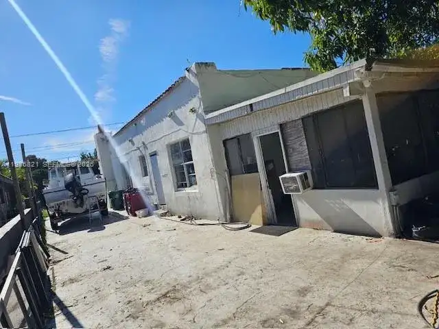 1829 NW 5th St, Miami FL 33125 photo 5