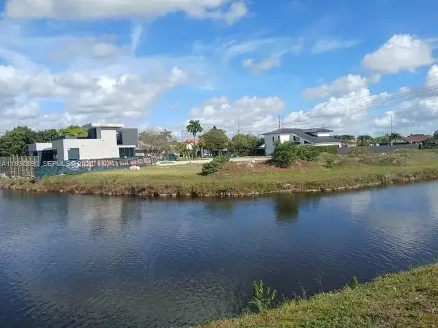 550 SW 136th Pl, Miami FL 33184 photo 2