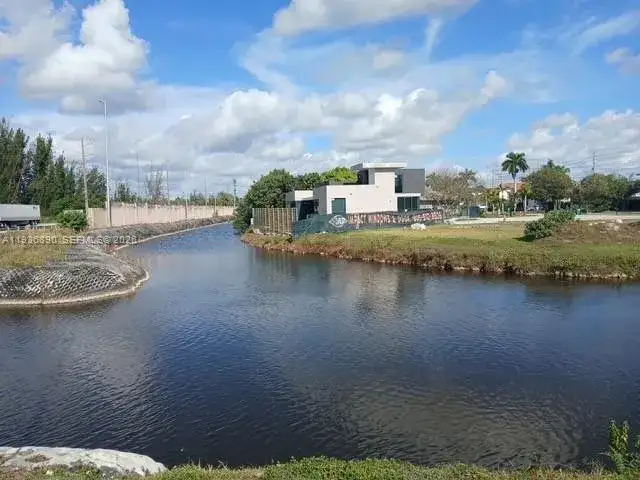 550 SW 136th Pl, Miami FL 33184 photo 4