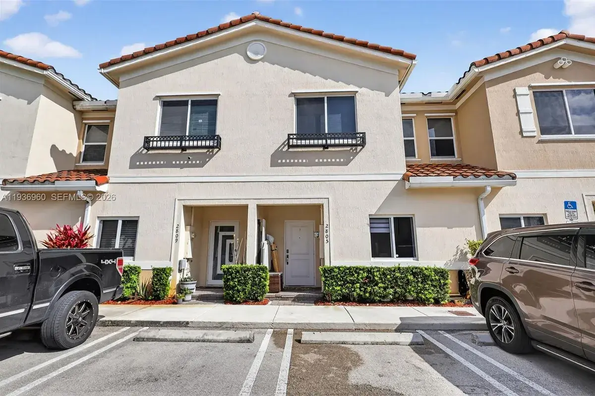 2805 NW 180th St, Miami Gardens FL 33056