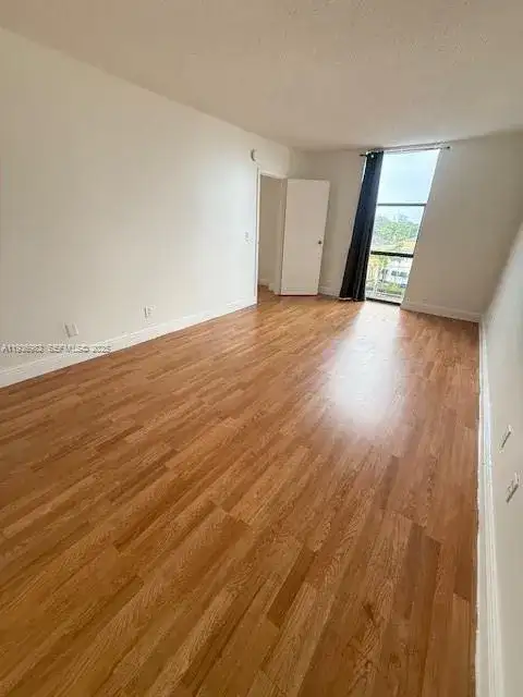 13499 Biscayne Blvd # 409, North Miami FL 33181 photo 4