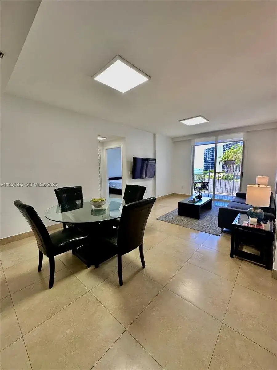 185 SE 14th Ter # 904, Miami FL 33131 photo 3