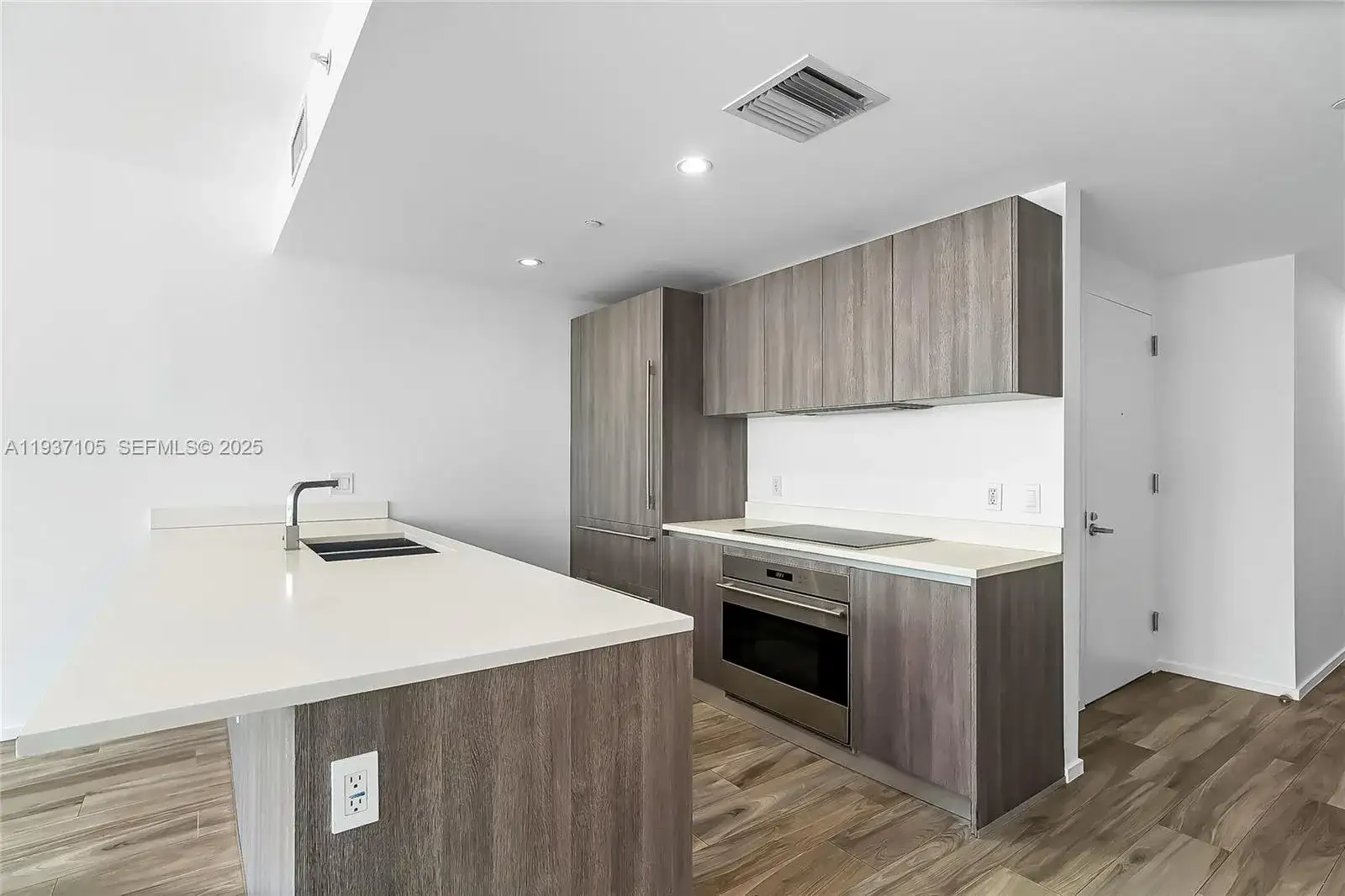 801 S Miami Ave # 3704, Miami FL 33130 photo 2