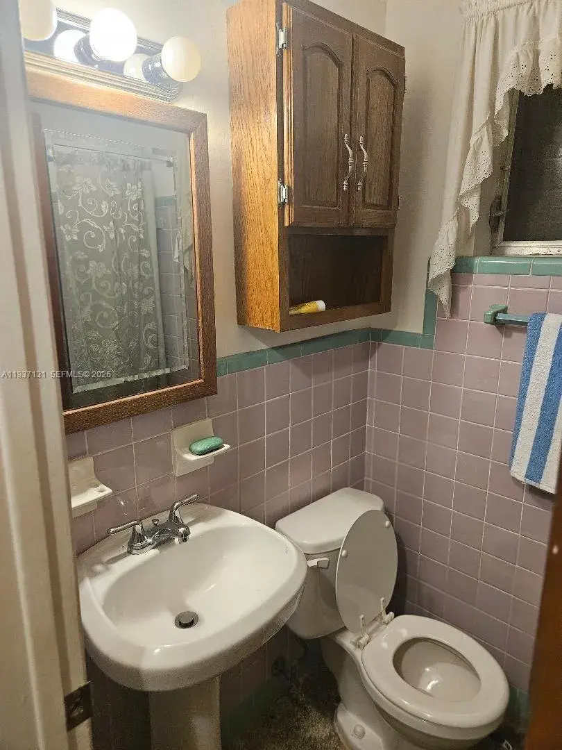 5842 Harding St # R, Hollywood FL 33021