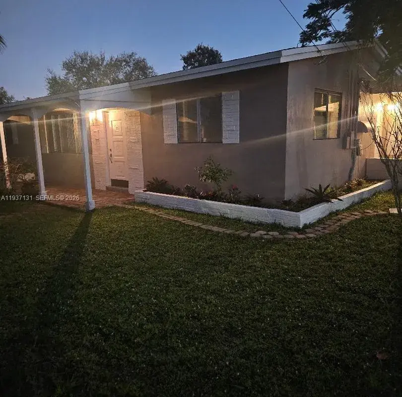 5842 Harding St # R, Hollywood FL 33021