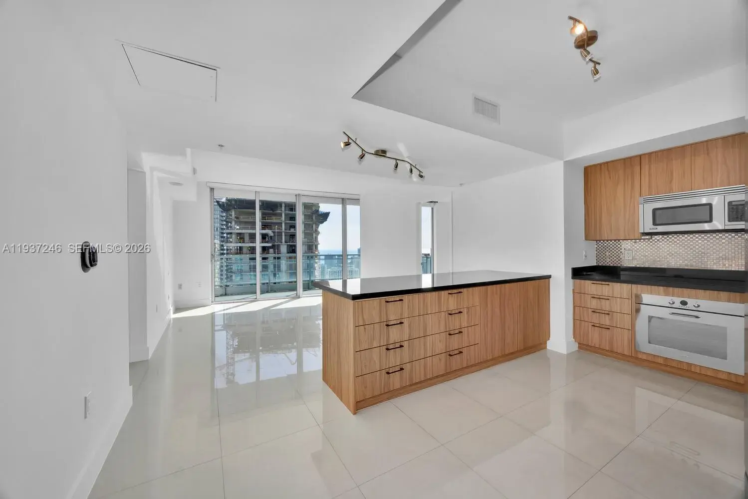 2 bedroom 2 bath Residential for sale at 92 SW 3rd St # 3904, Miami FL 33130