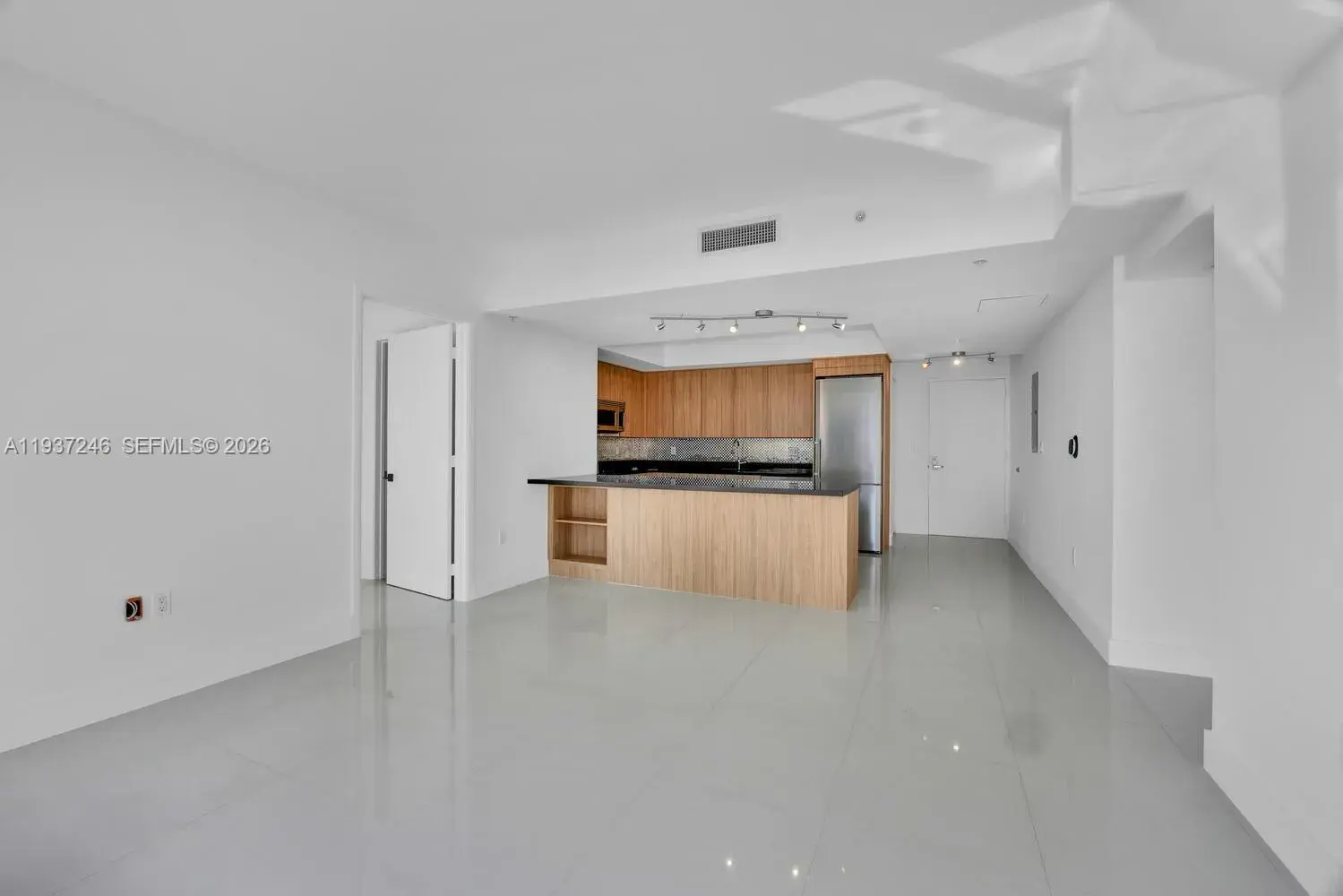 92 SW 3rd St # 3904, Miami FL 33130
