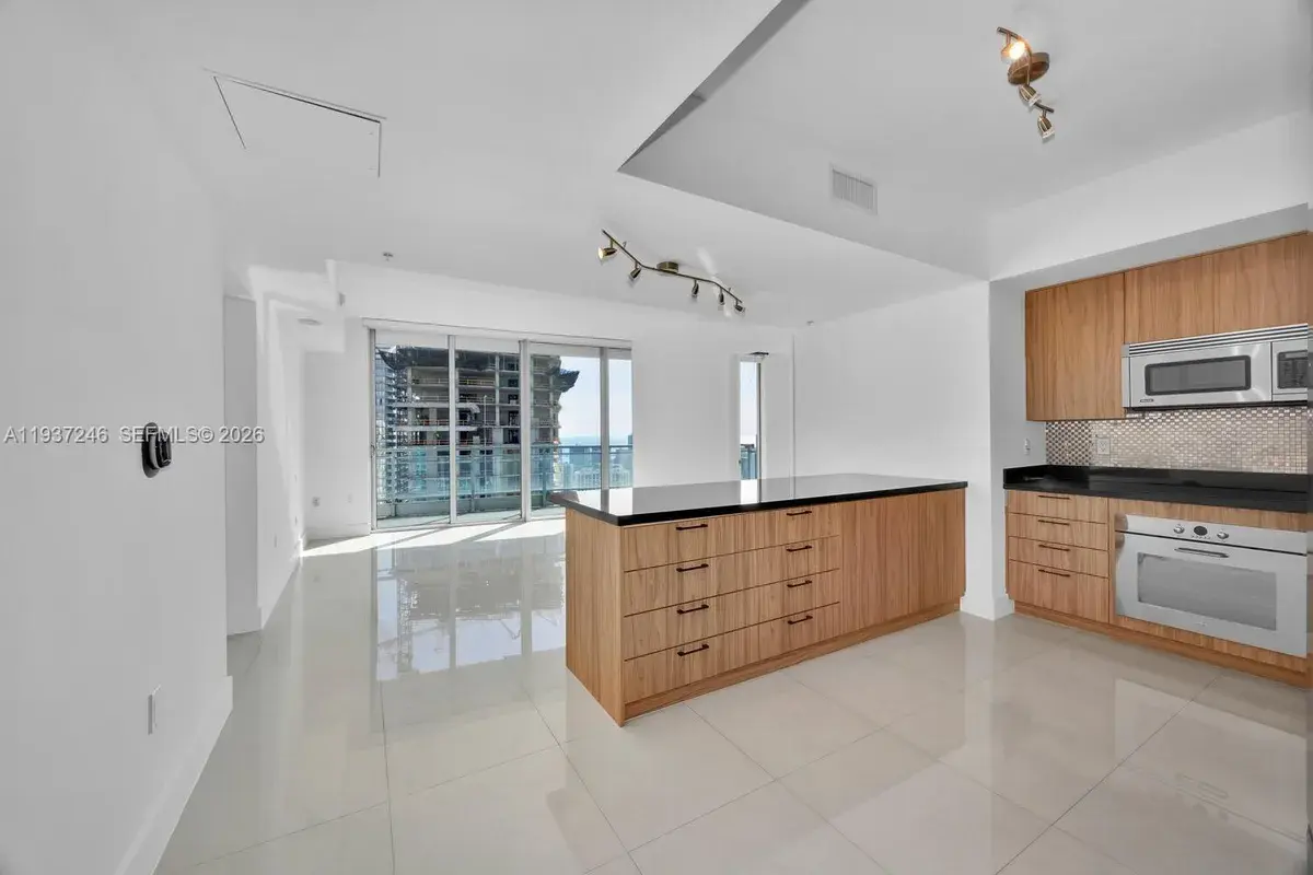 92 SW 3rd St # 3904, Miami FL 33130