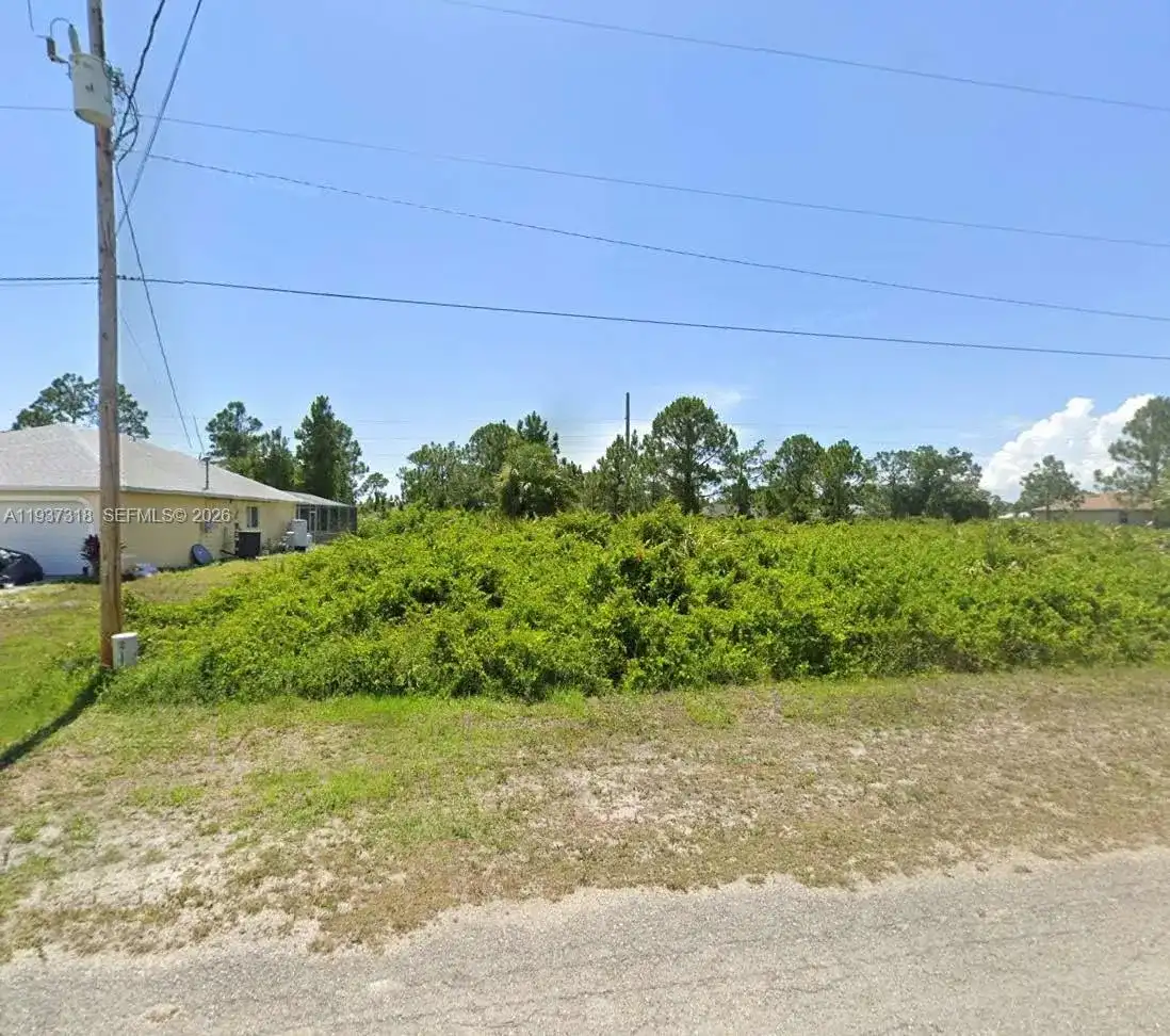 832 Dawhert Ave S, Lehigh Acres FL 33974