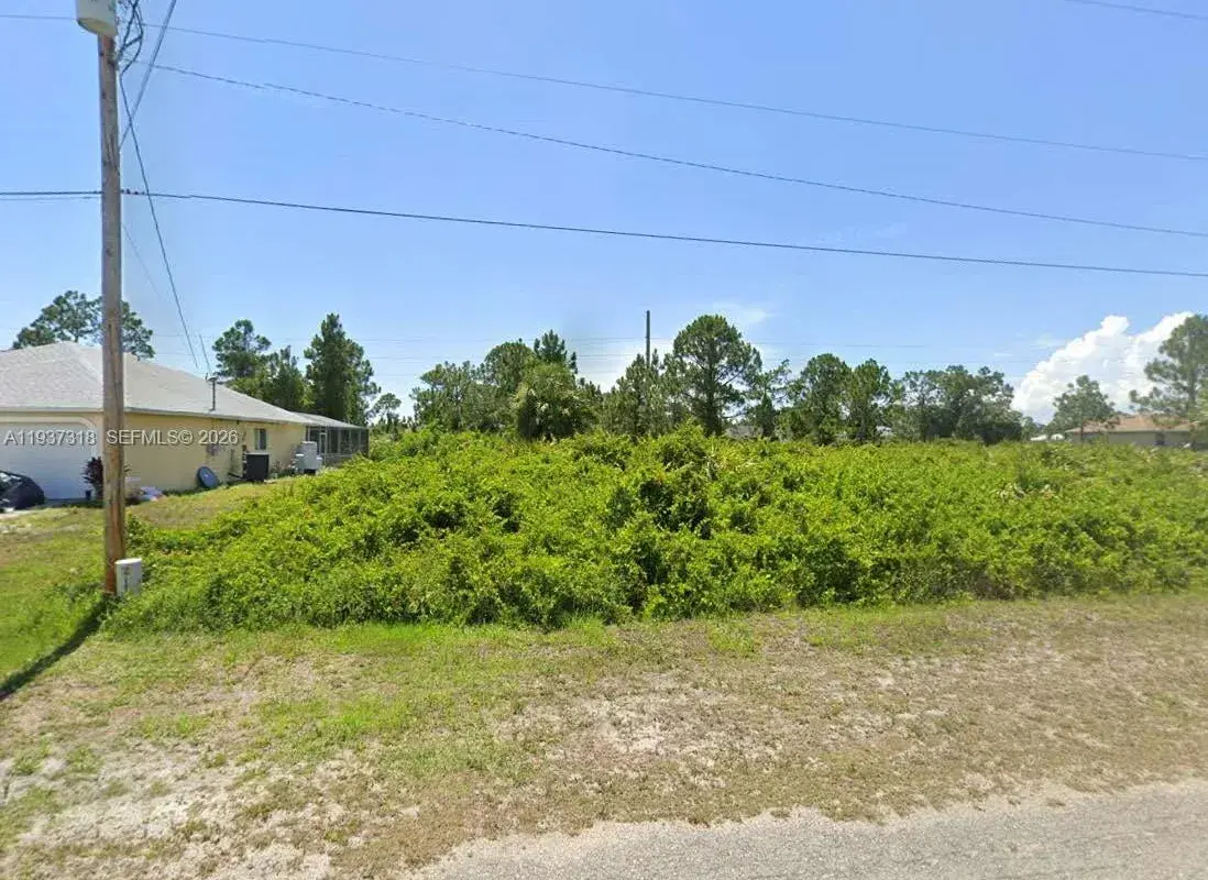 832 Dawhert Ave S, Lehigh Acres FL 33974