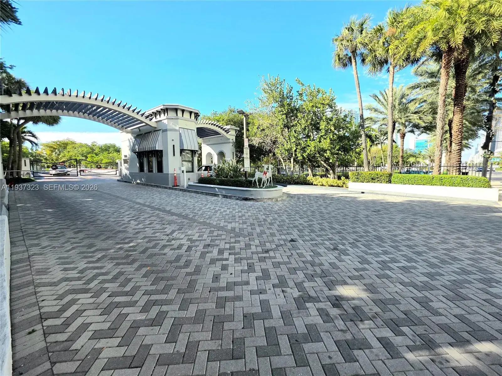 310 Poinciana Dr # 802, Sunny Isles Beach FL 33160