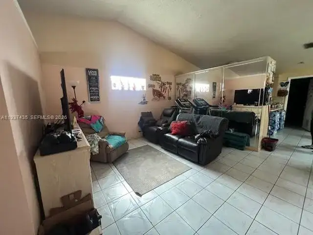 2566 W 73rd Pl, Hialeah FL 33016 photo 2