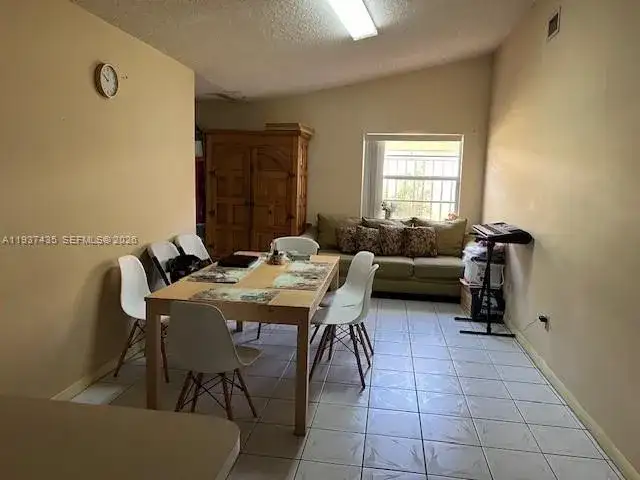 2566 W 73rd Pl, Hialeah FL 33016 photo 5