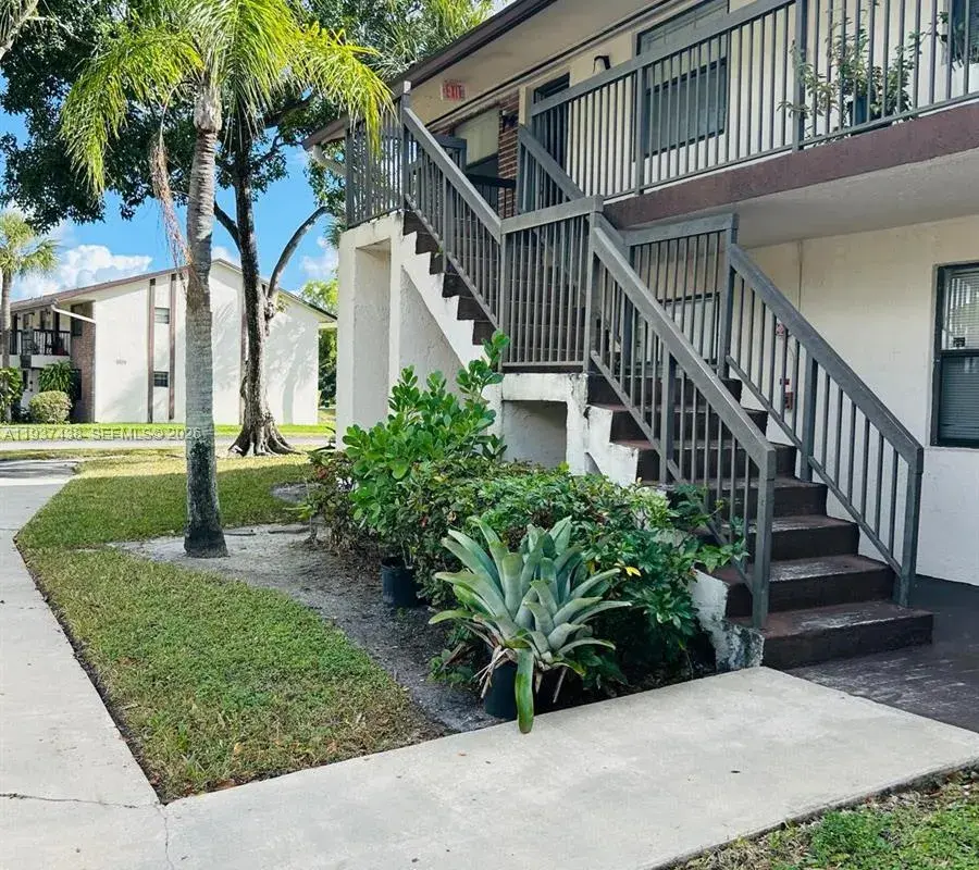 6031 Shakerwood Cir # 105, Tamarac FL 33319