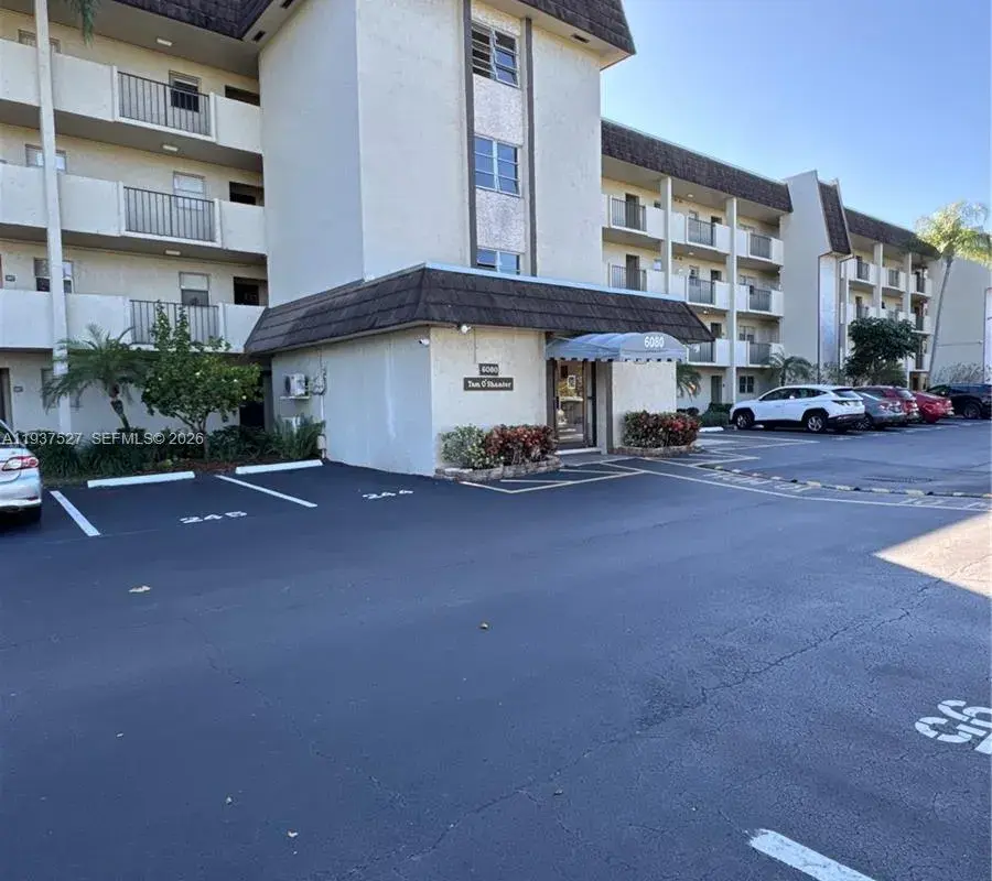 6080 NW 44th St # 107, Lauderhill FL 33319