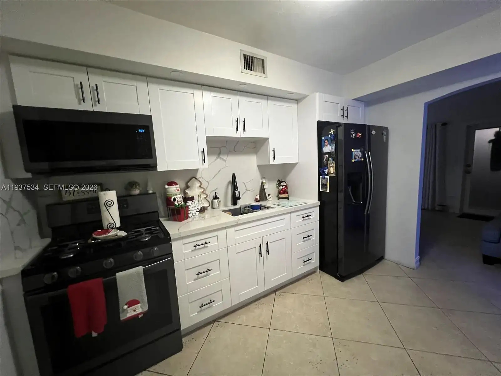 1461 E 9th Ct, Hialeah FL 33010 photo 2