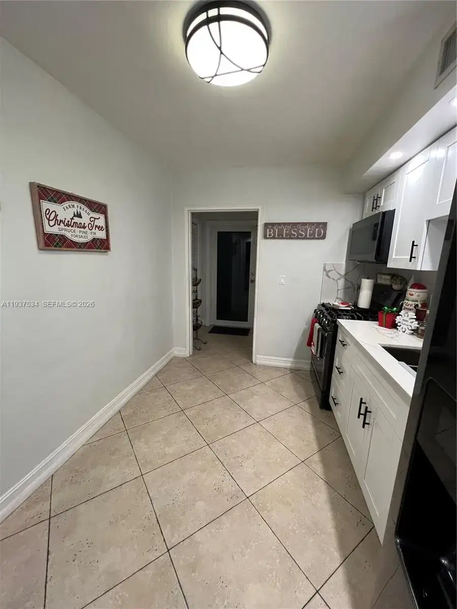 1461 E 9th Ct, Hialeah FL 33010 photo 5