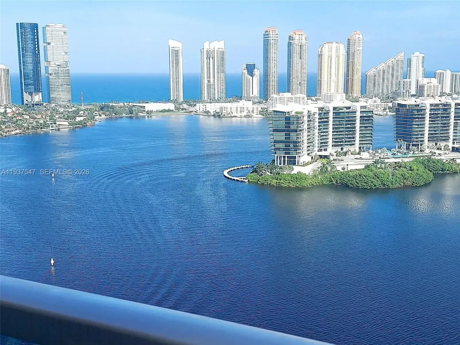 3330 NE 190th St, Aventura FL 33180
