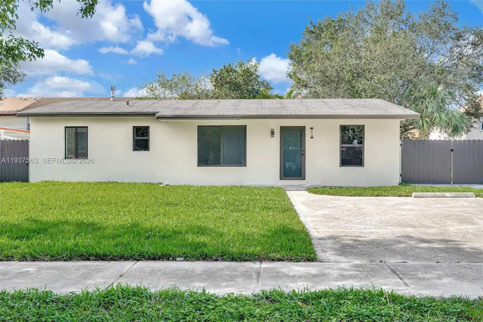 19720 NW 33rd Ave, Miami Gardens FL 33056 photo 2