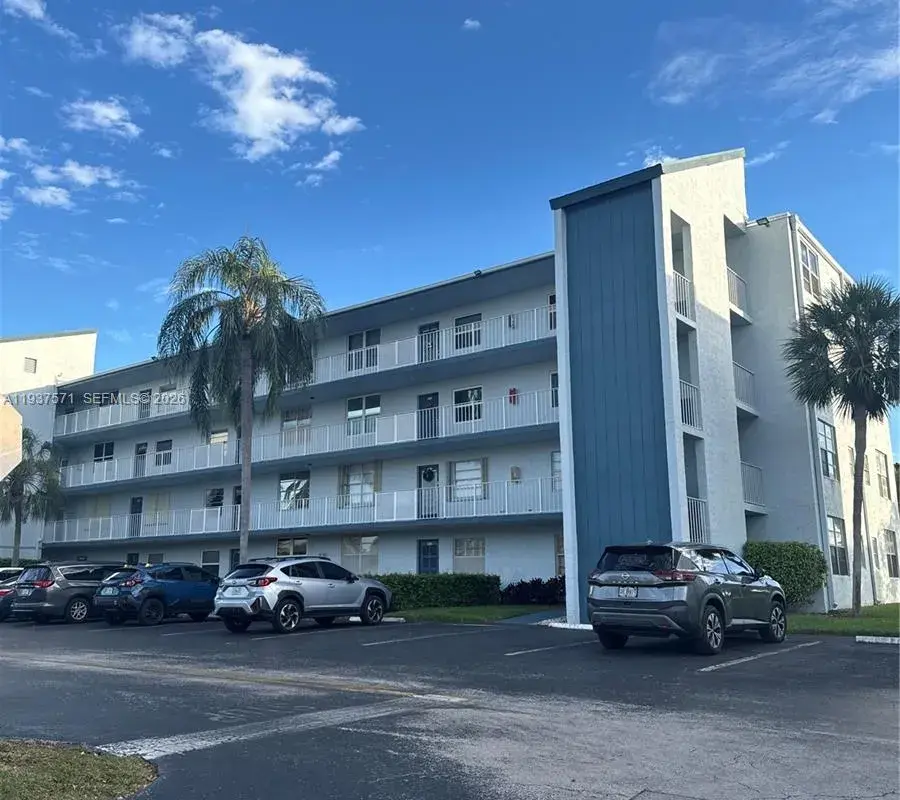 7690 NW 18th St # 408, Margate FL 33063