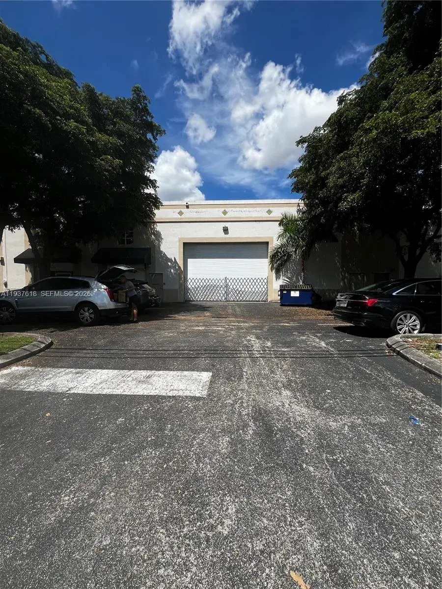 8221 NW 30th Ter, Doral FL 33198