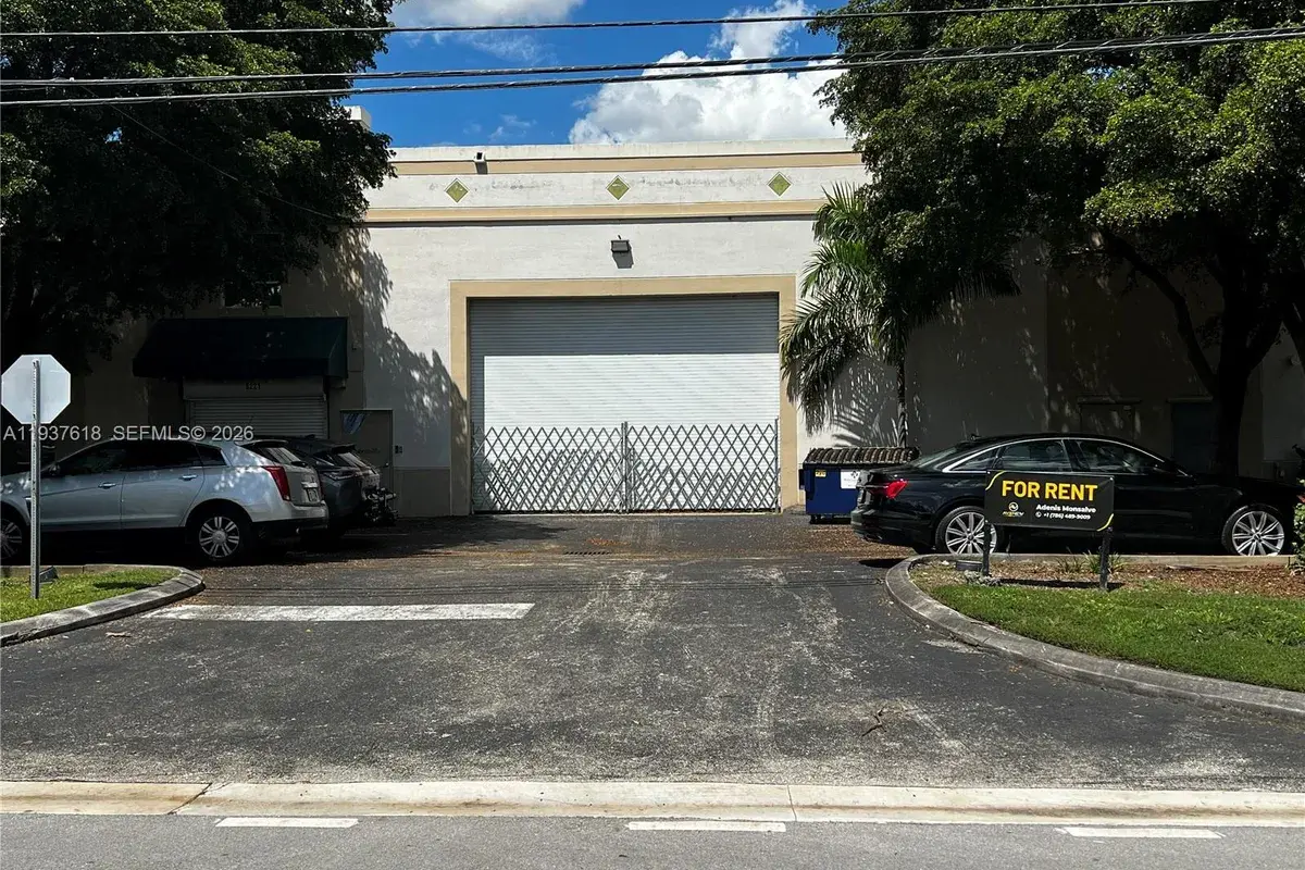 8221 NW 30th Ter, Doral FL 33198