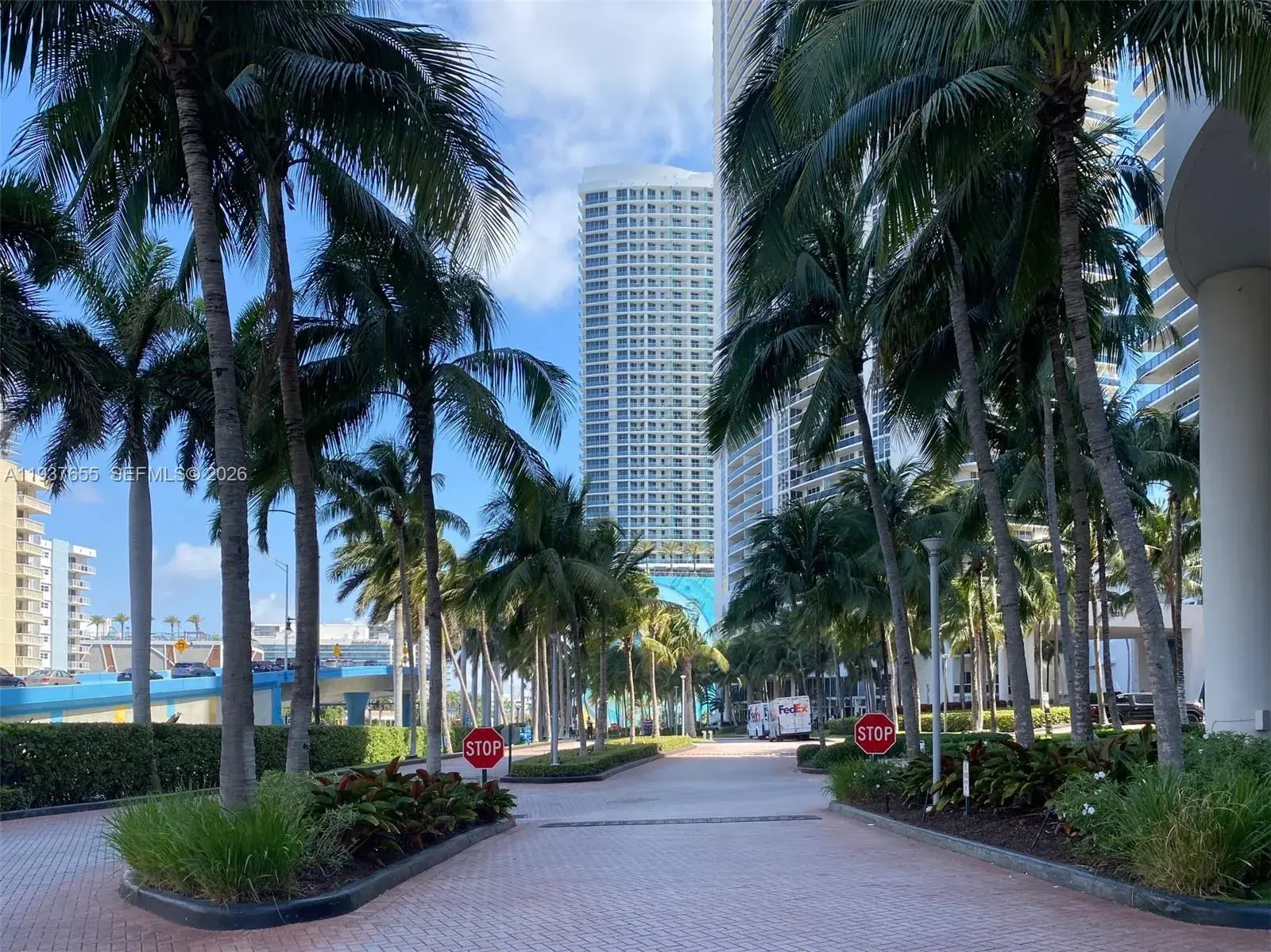1850 S Ocean Dr # 1004, Hallandale Beach FL 33009