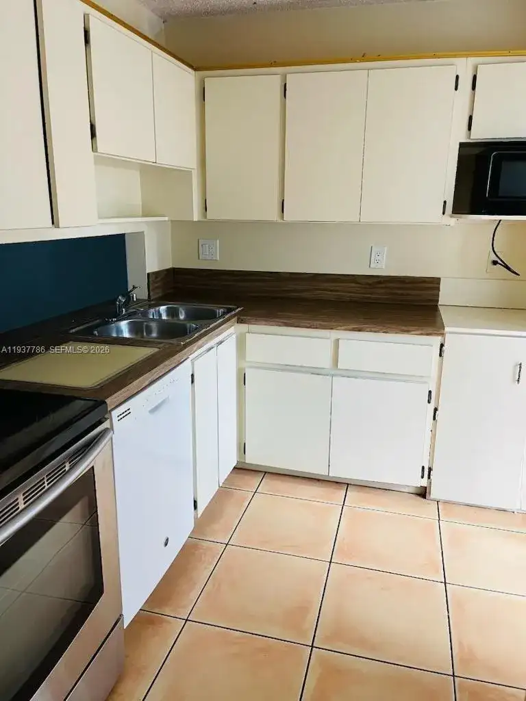 842 Banks Rd, Coconut Creek FL 33063 photo 2