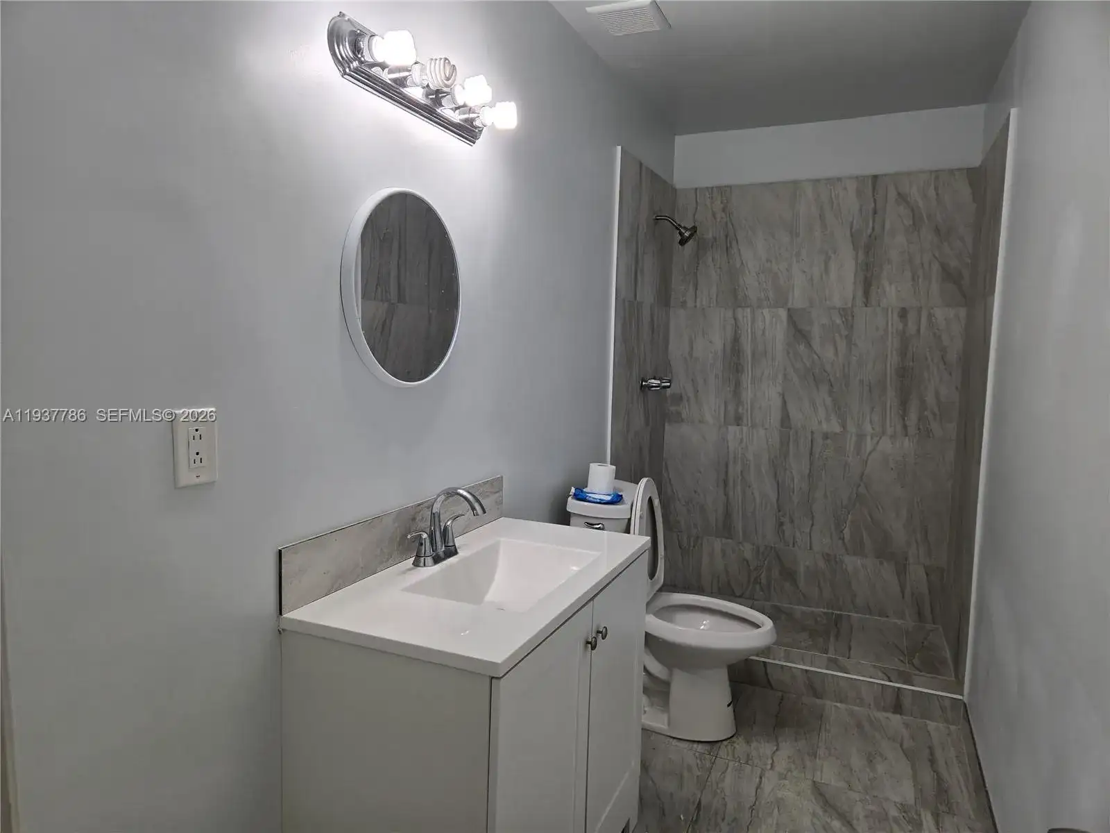 842 Banks Rd, Coconut Creek FL 33063 photo 4