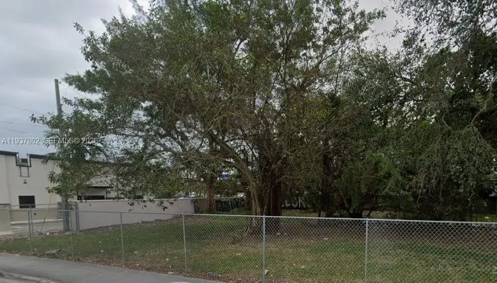 2226 NW 46th St, Miami FL 33142 photo 2