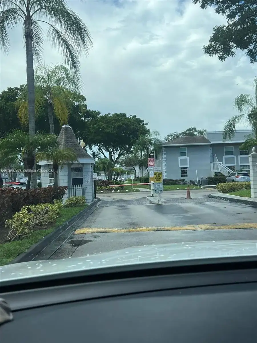 455 NE 210th Cir Ter # 18, Miami FL 33179 photo 2