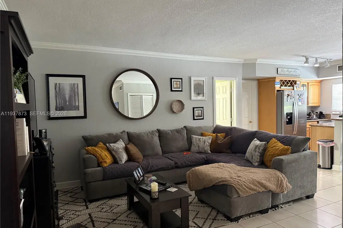 924 SE 2nd St # 17, Fort Lauderdale FL 33301