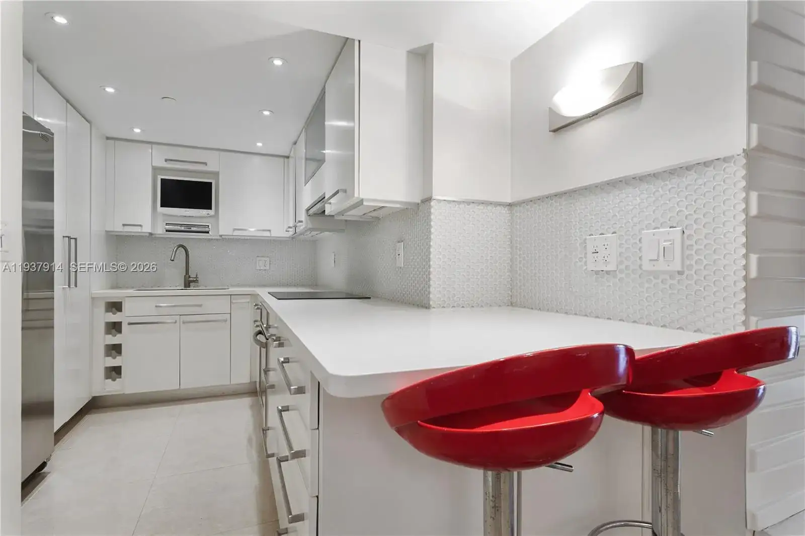 2401 Collins Ave # 1110, Miami Beach FL 33140 photo 4