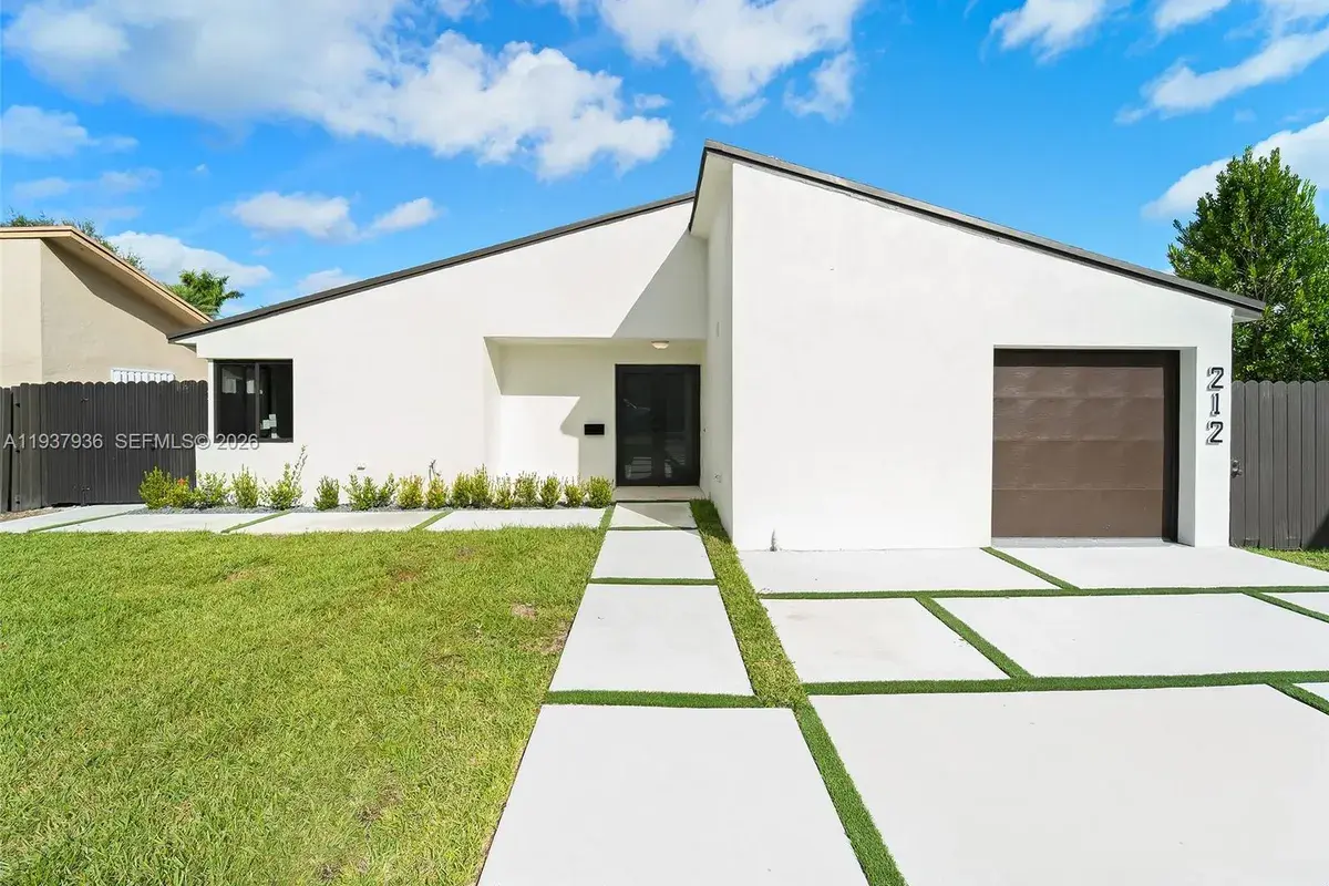 212 SW 7th St, Hallandale Beach FL 33009