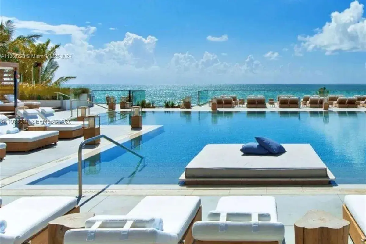 2301 Collins Ave # 423, Miami Beach FL 33139