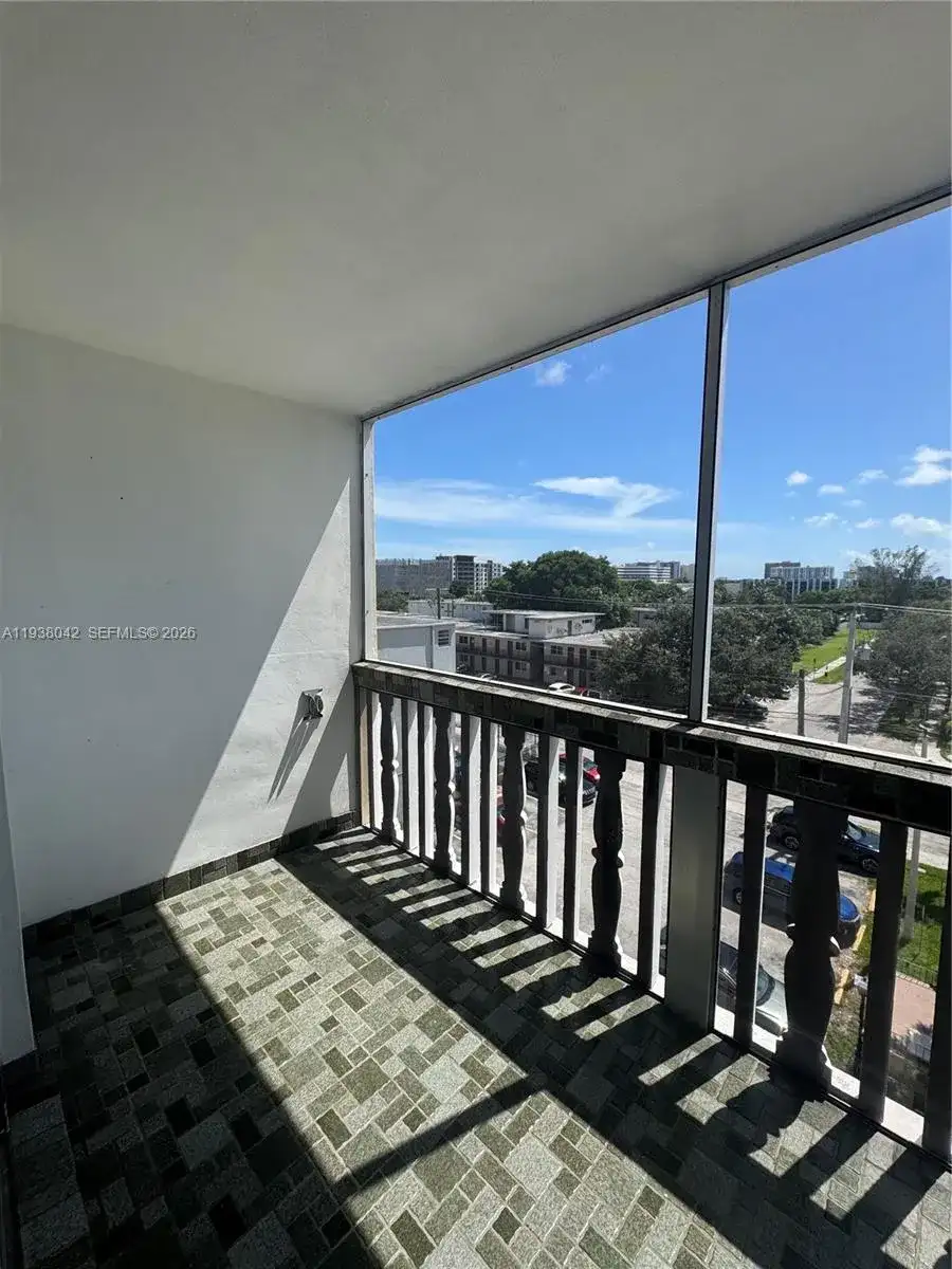 1475 NE 125th Ter # 511B, North Miami FL 33161 photo 2