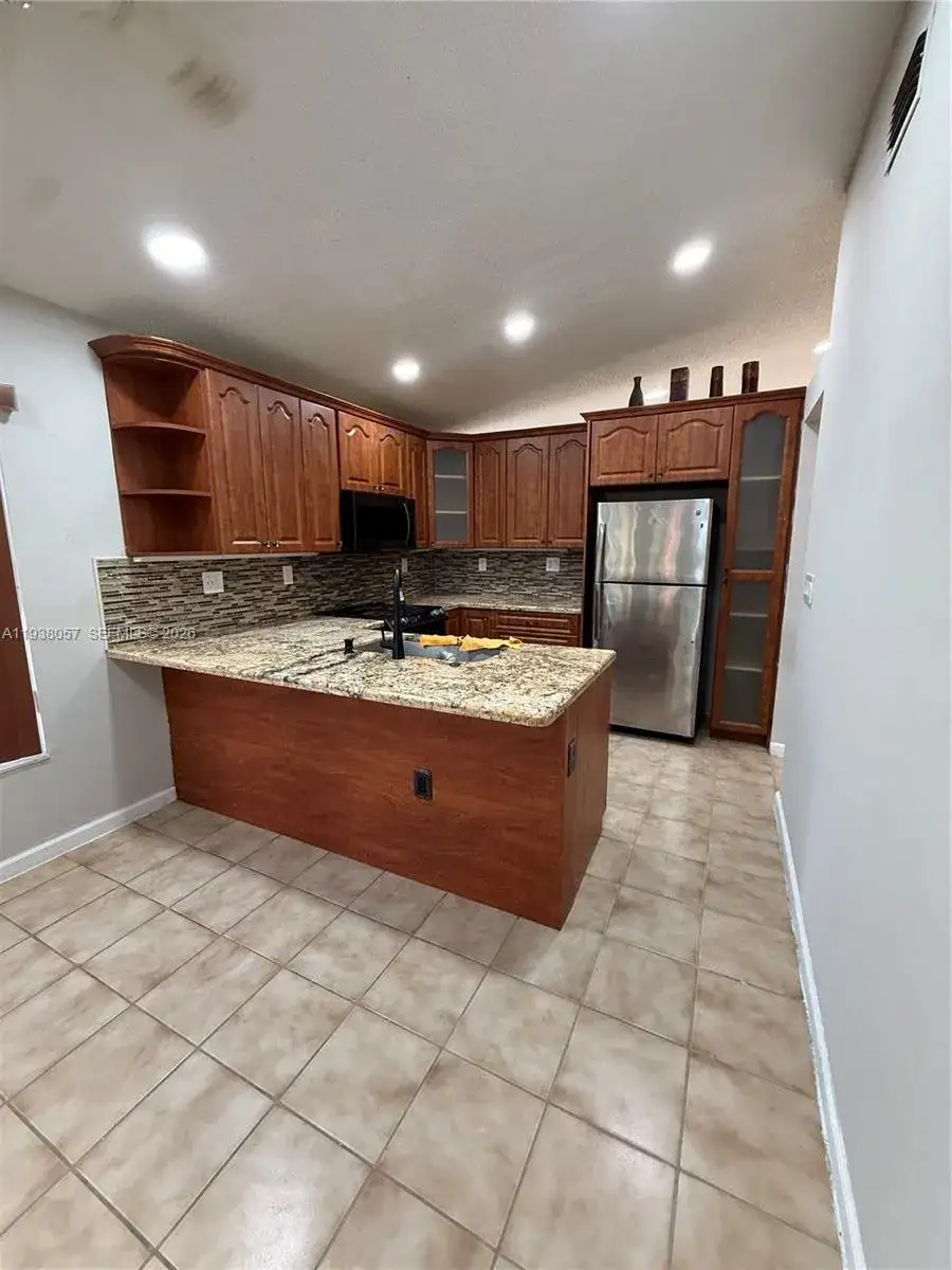 19926 NW 67th Pl, Hialeah FL 33015 photo 5