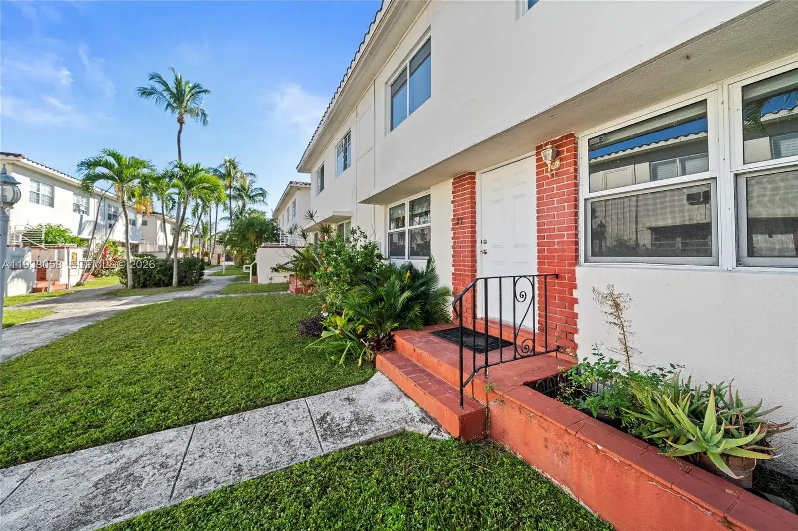 1203 Marseille Dr # 21, Miami Beach FL 33141 photo 2