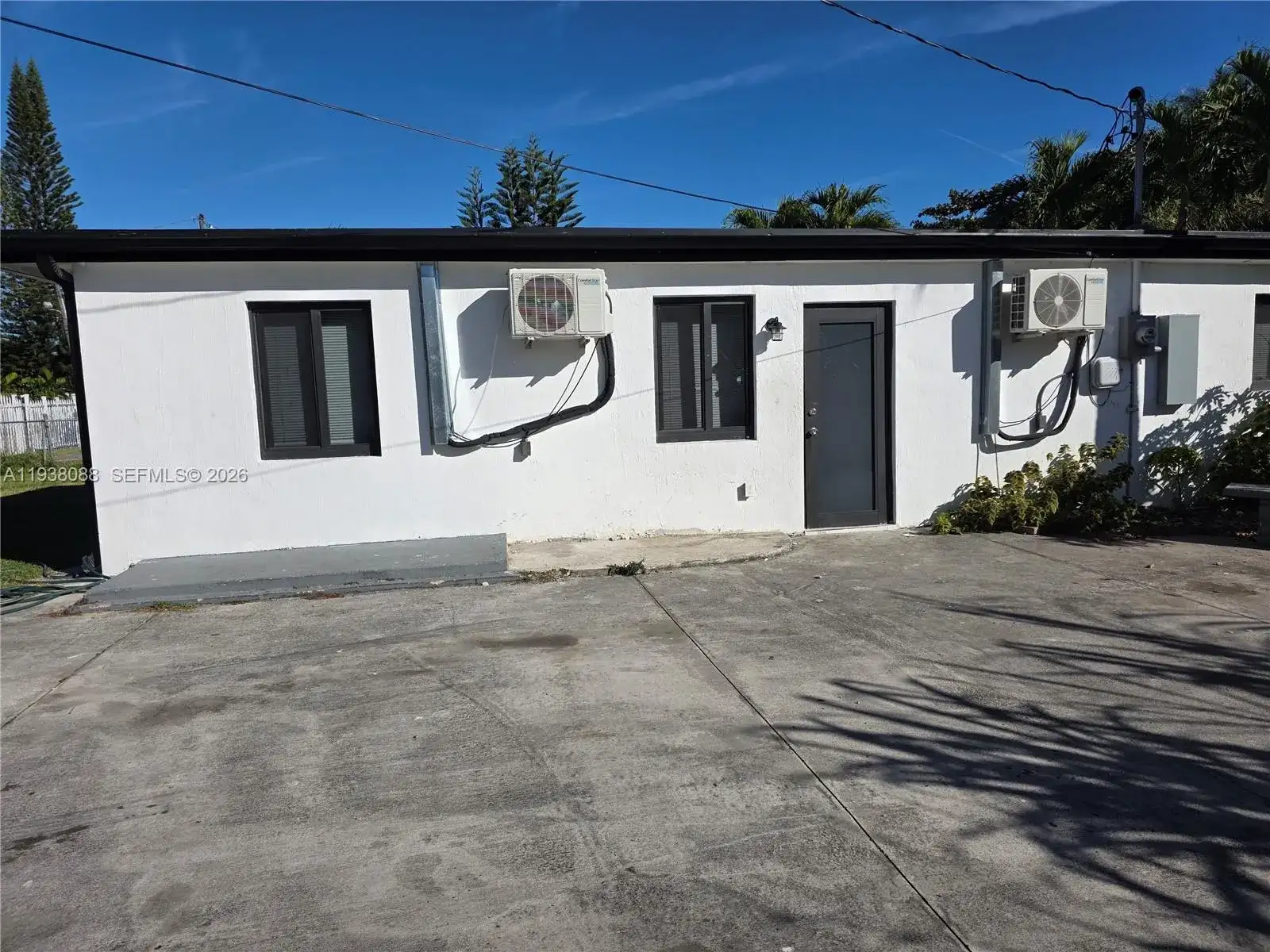 1490 NE 147th St, Miami FL 33161 photo 2